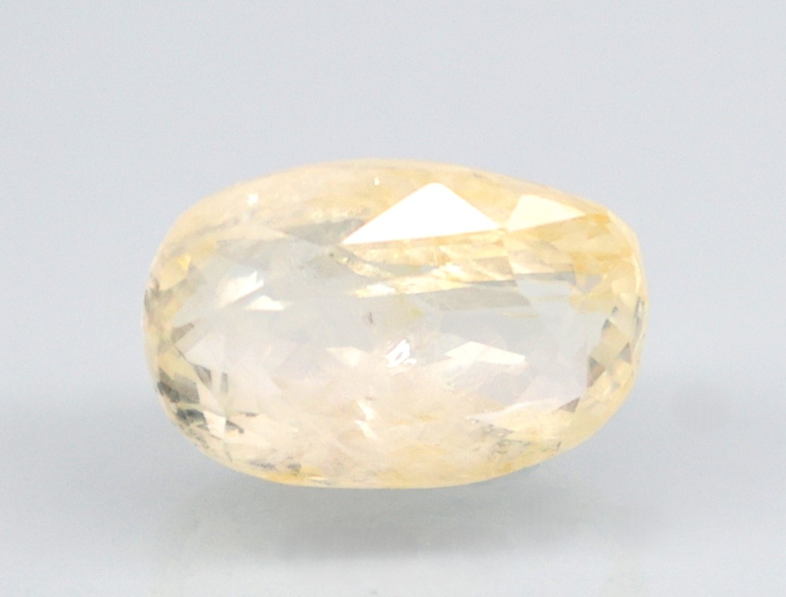YELLOW SAPPHIRE 5.11 Ct.