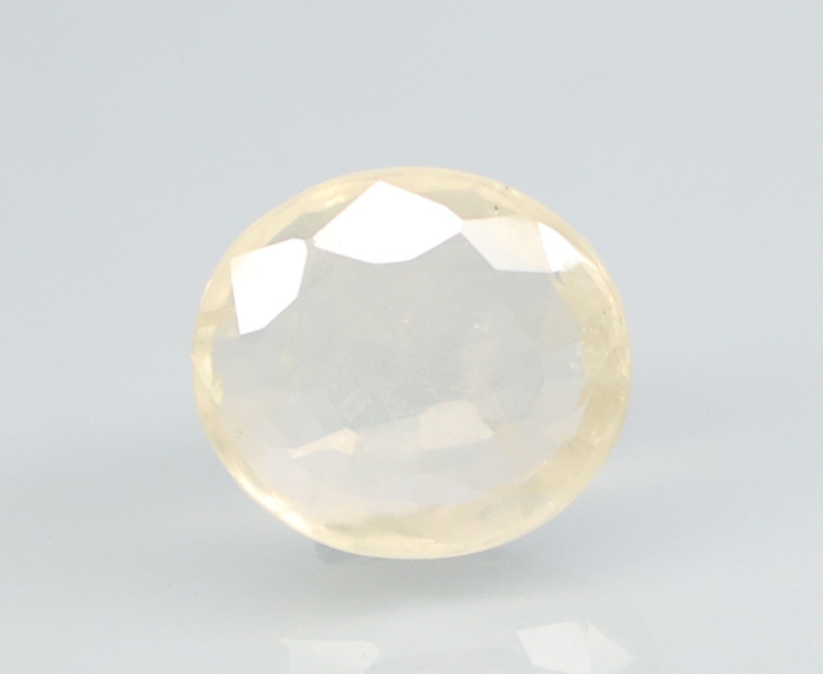 YELLOW SAPPHIRE 4.11 Ct.