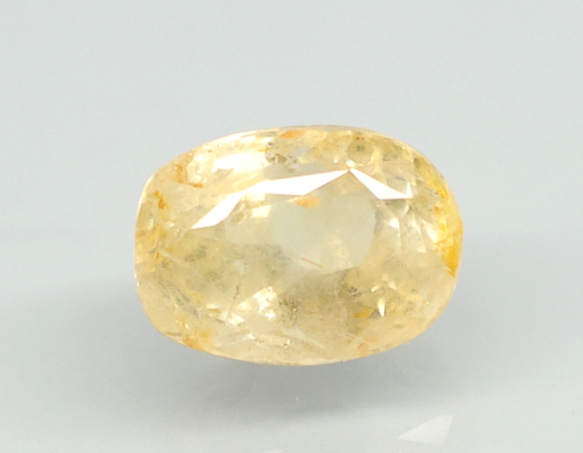 YELLOW SAPPHIRE 4.25 Ct.