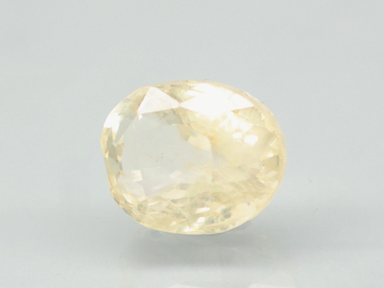 YELLOW SAPPHIRE 4 Ct.
