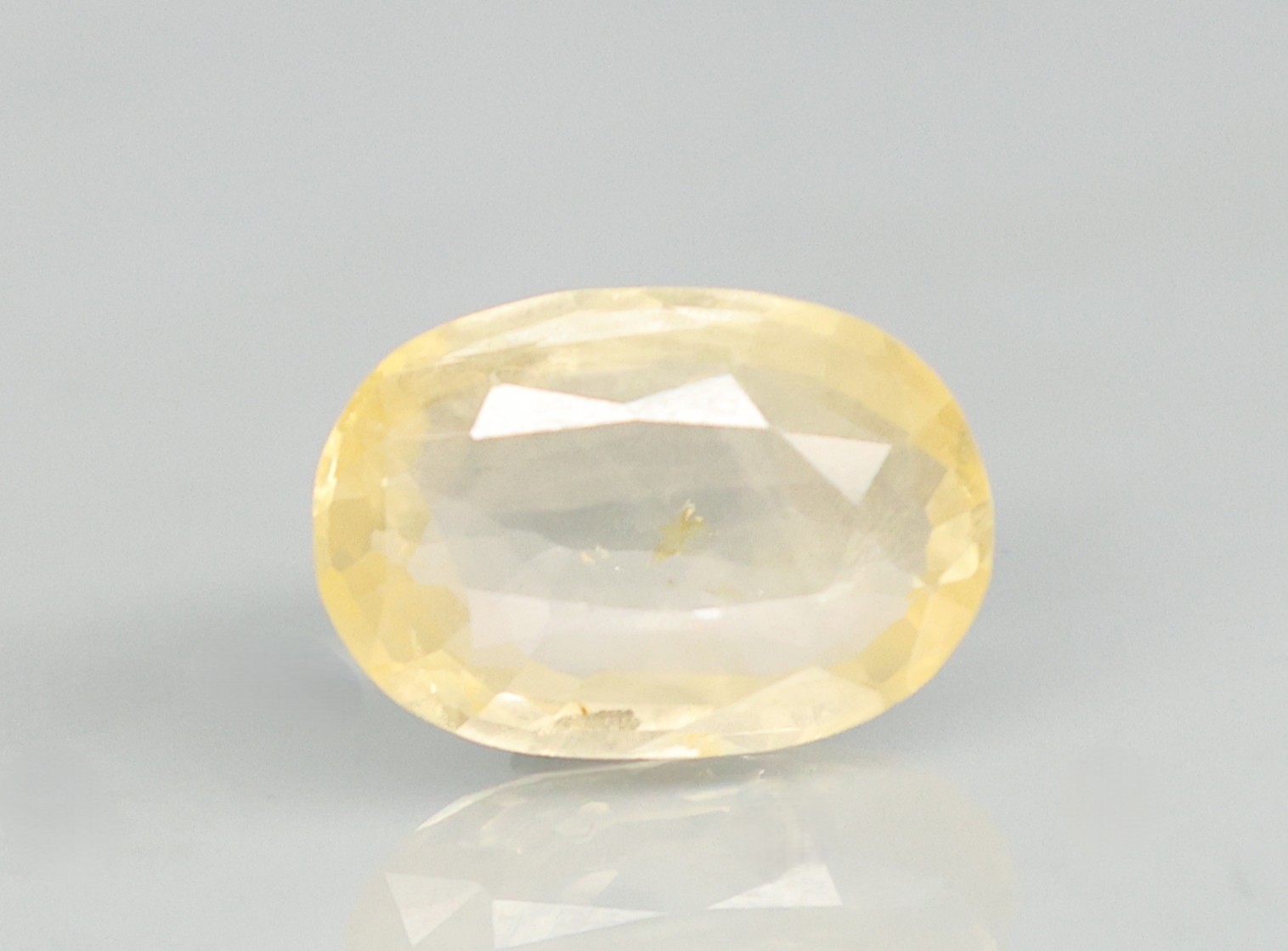 YELLOW SAPPHIRE 4.35 Ct.