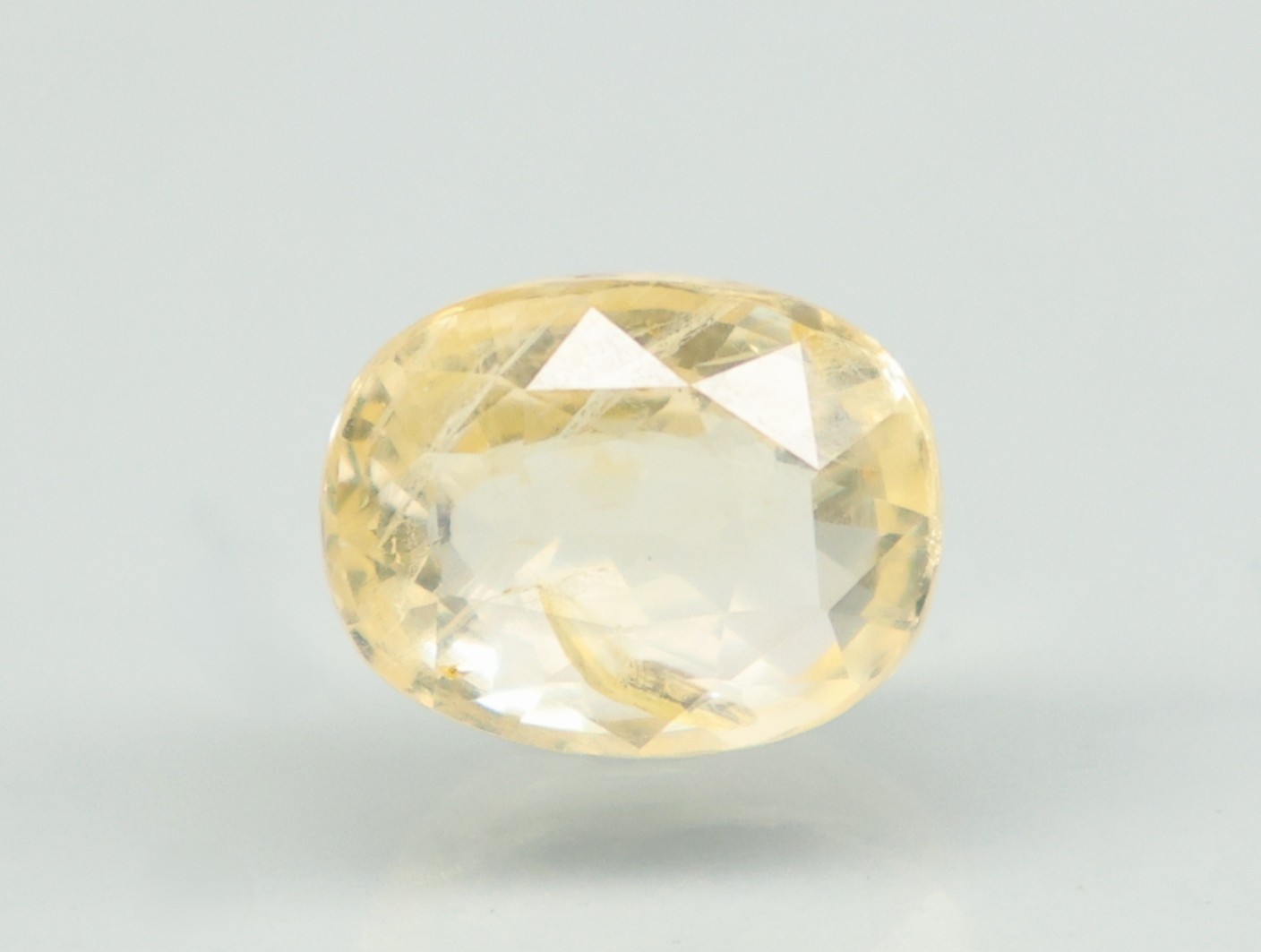 YELLOW SAPPHIRE 4.17 Ct.