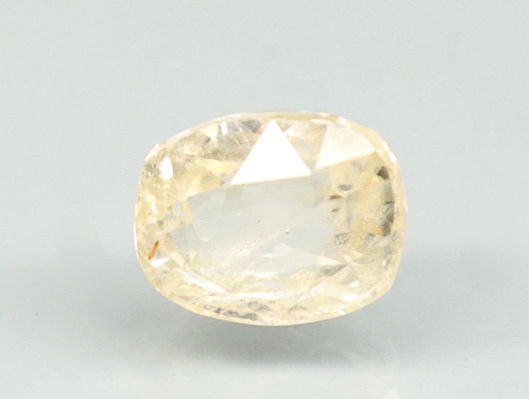 YELLOW SAPPHIRE 4.39 Ct.