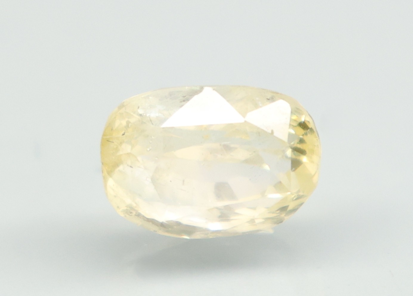YELLOW SAPPHIRE 4.56 Ct.