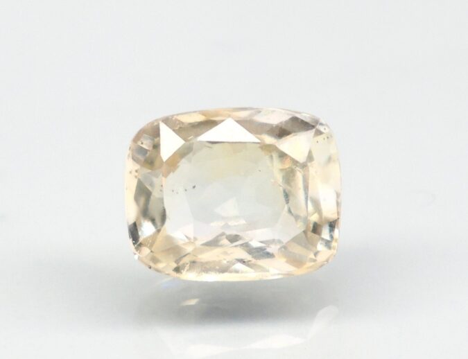 YELLOW SAPPHIRE 4.1 Ct. 1 NYSPG8560 1 YELLOW SAPPHIRE 4.1 Ct.