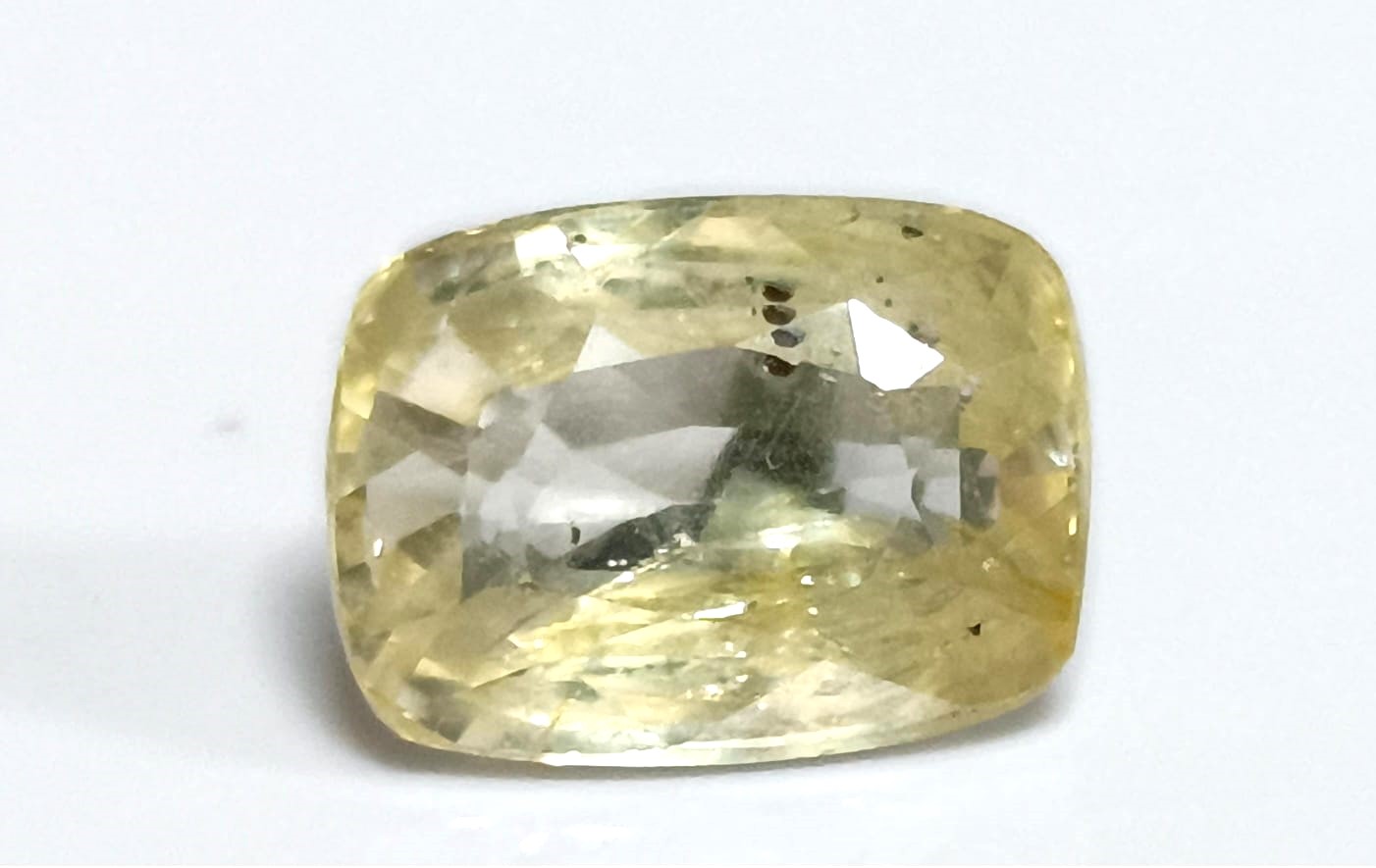 YELLOW SAPPHIRE 4.67 Ct.