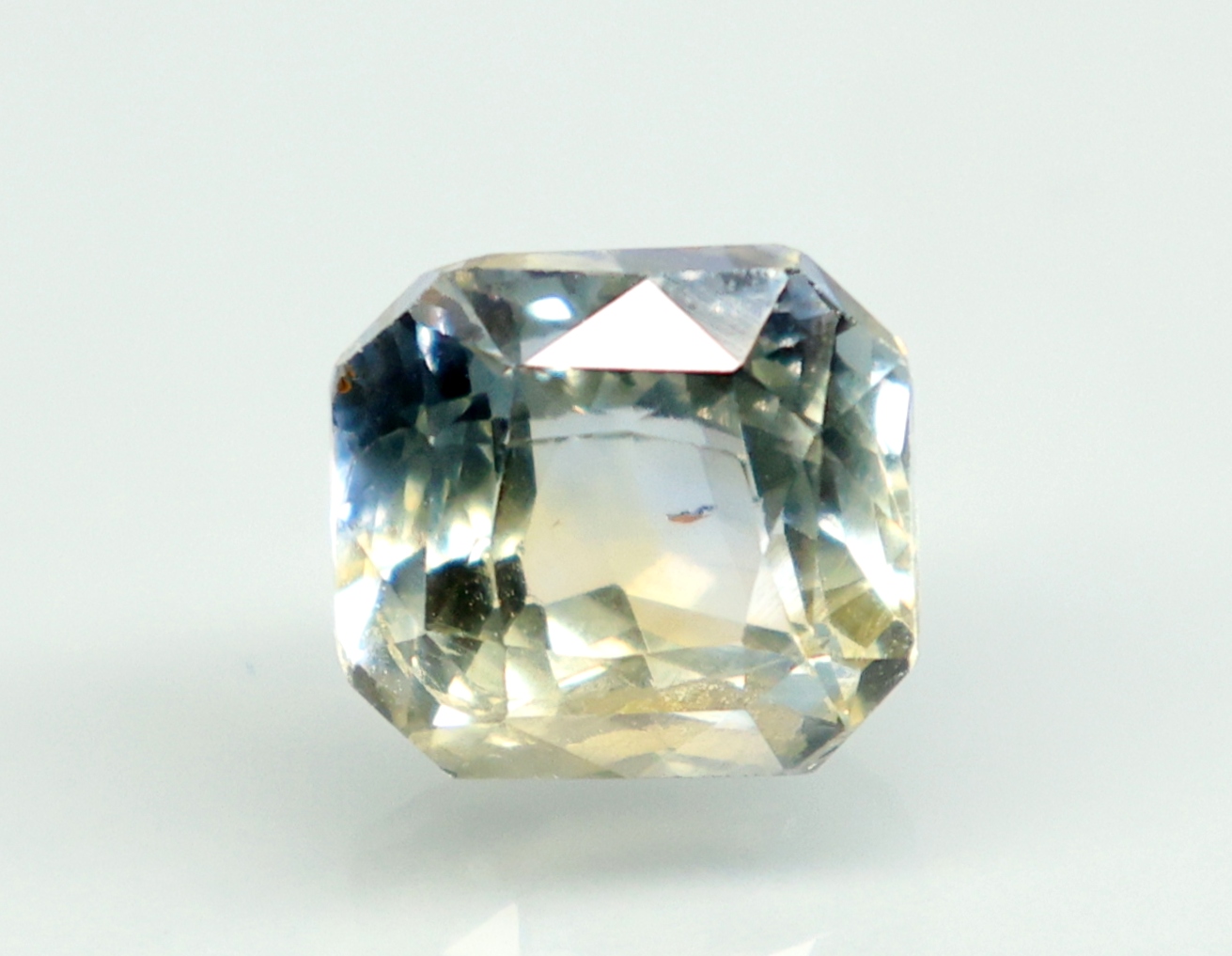 NATURAL SAPPHIRE 5.57 Ct.