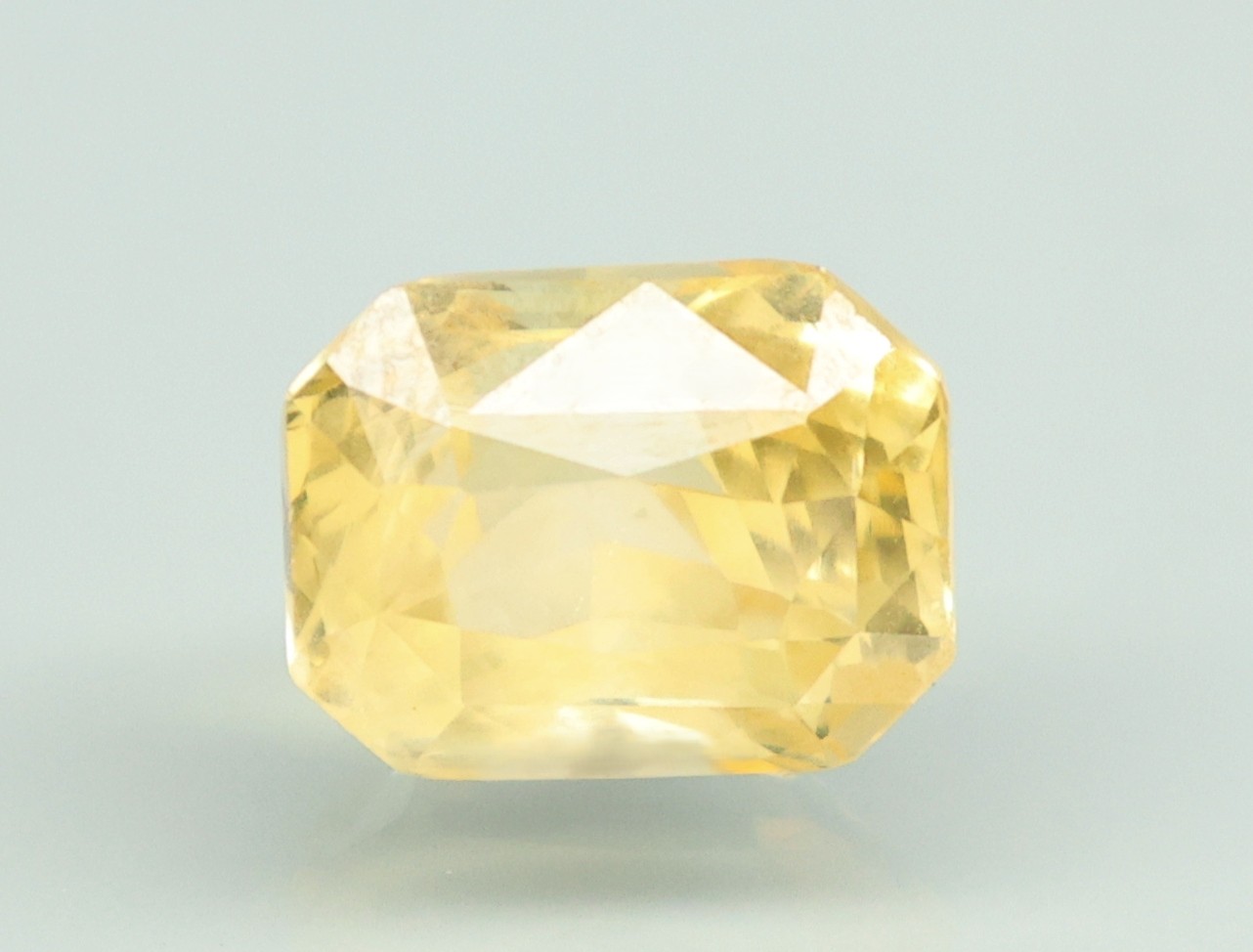 YELLOW SAPPHIRE 7.63 Ct.