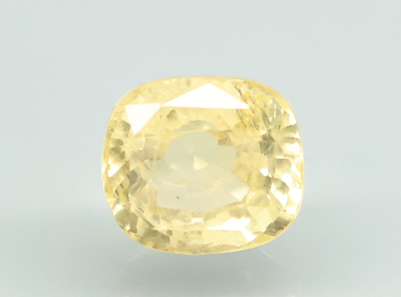 YELLOW SAPPHIRE 5.1 Ct.