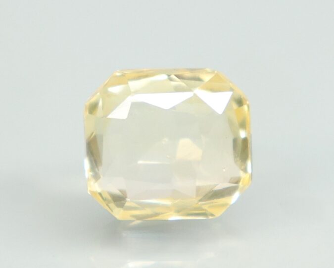 YELLOW SAPPHIRE 6.59 Ct. 1 NYSP8970 1 YELLOW SAPPHIRE 6.59 Ct.