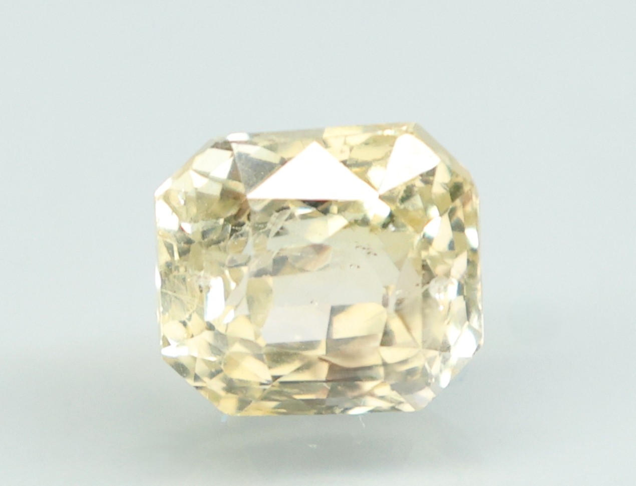 YELLOW SAPPHIRE 8.09 Ct.