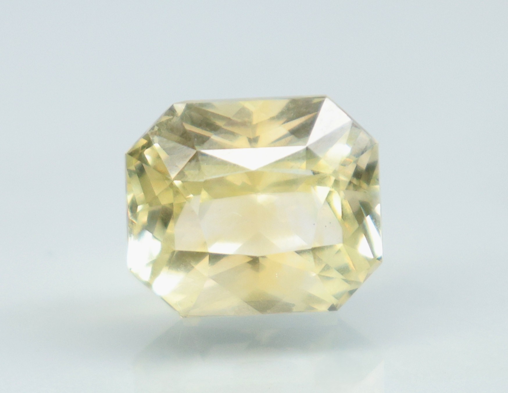 YELLOW SAPPHIRE 10.01 Ct.