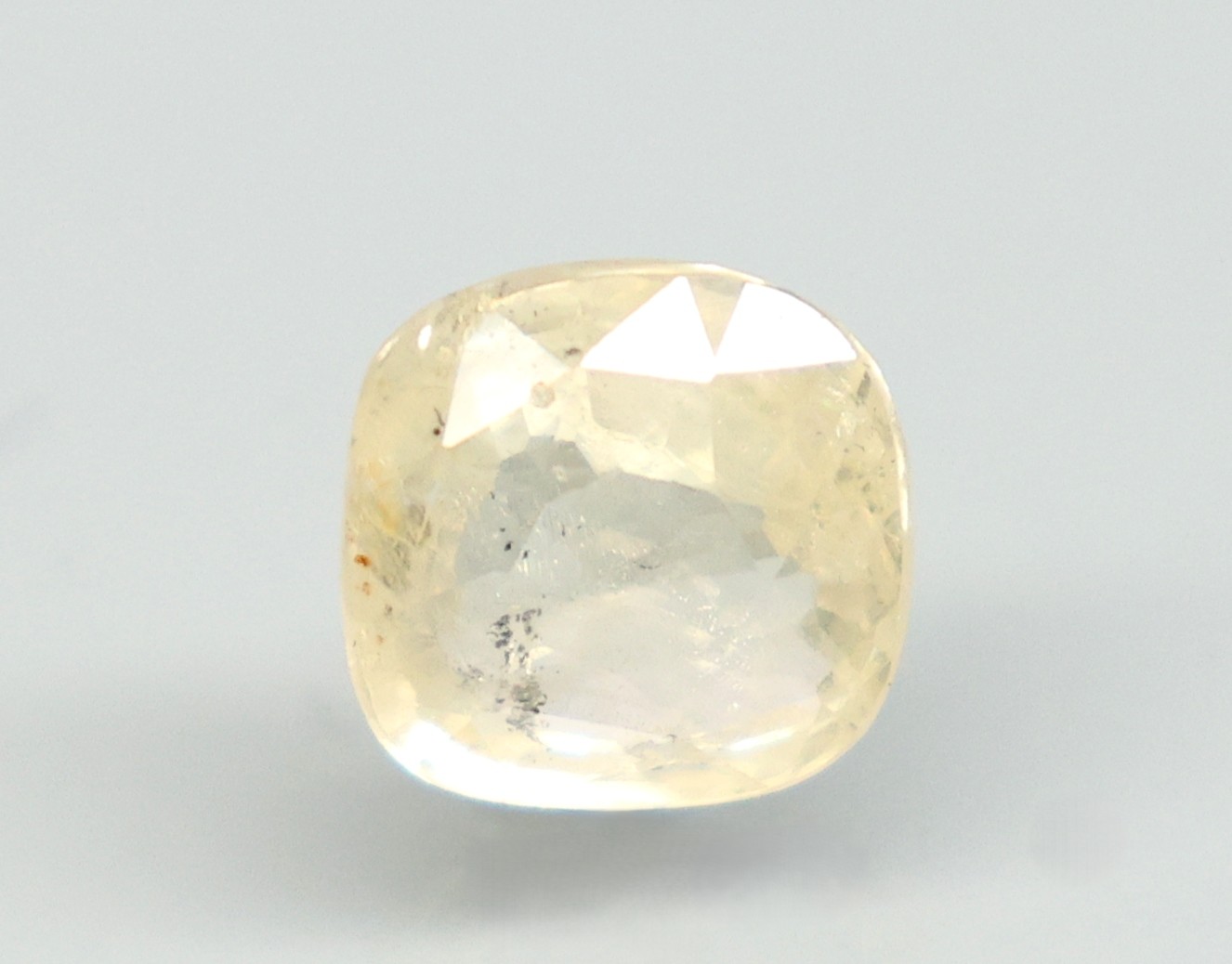 YELLOW SAPPHIRE 3.06 Ct.