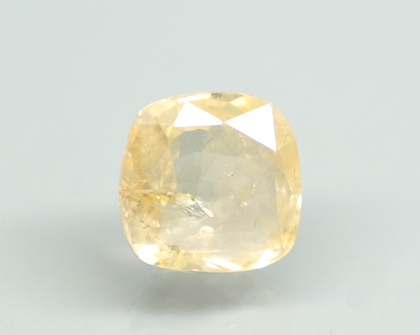 YELLOW SAPPHIRE 4.24 Ct.