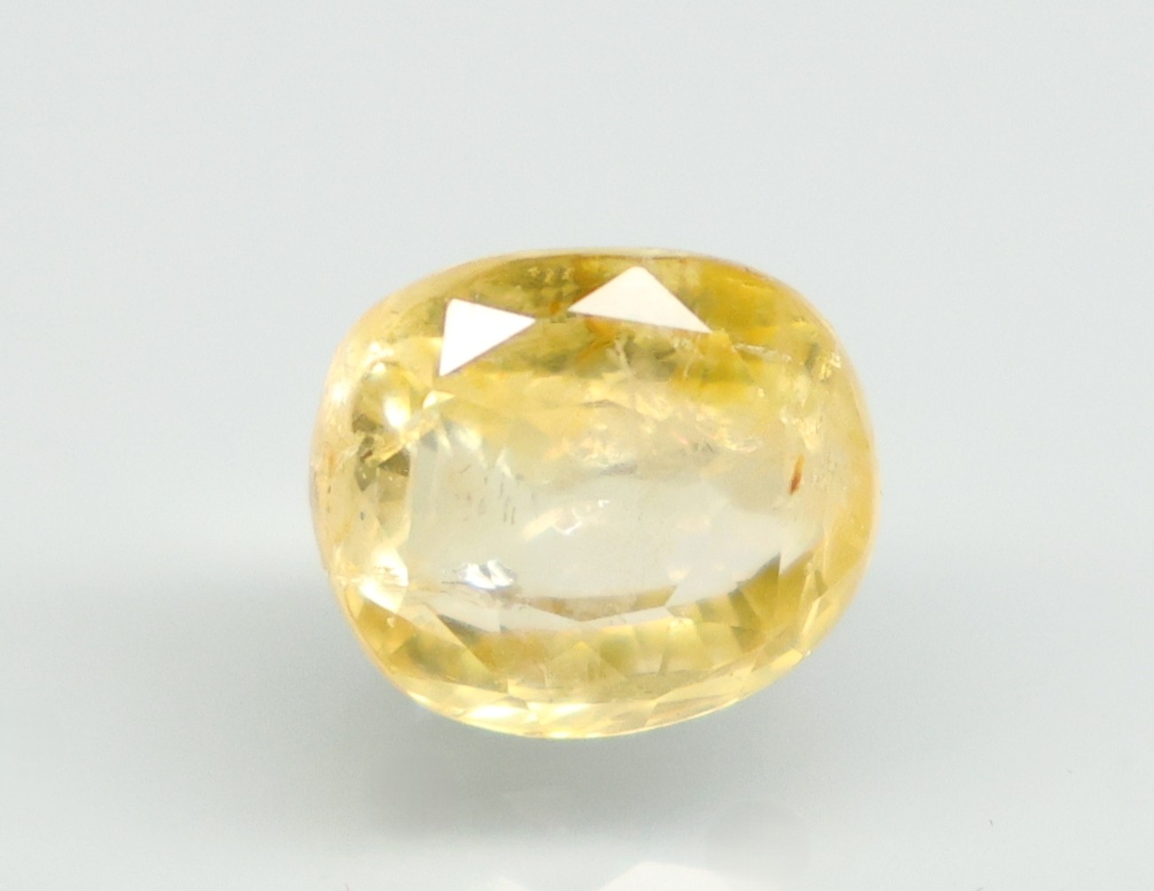 YELLOW SAPPHIRE 4.07 Ct.