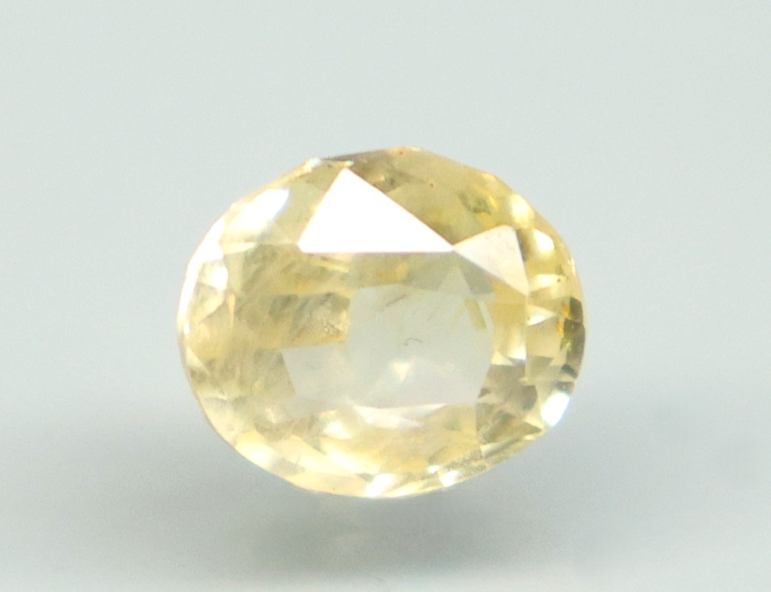 YELLOW SAPPHIRE 2.8 Ct.
