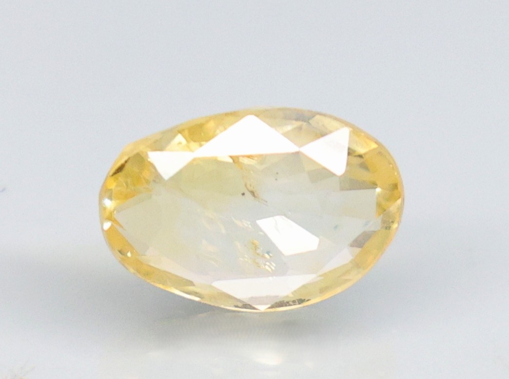YELLOW SAPPHIRE 3.55 Ct.