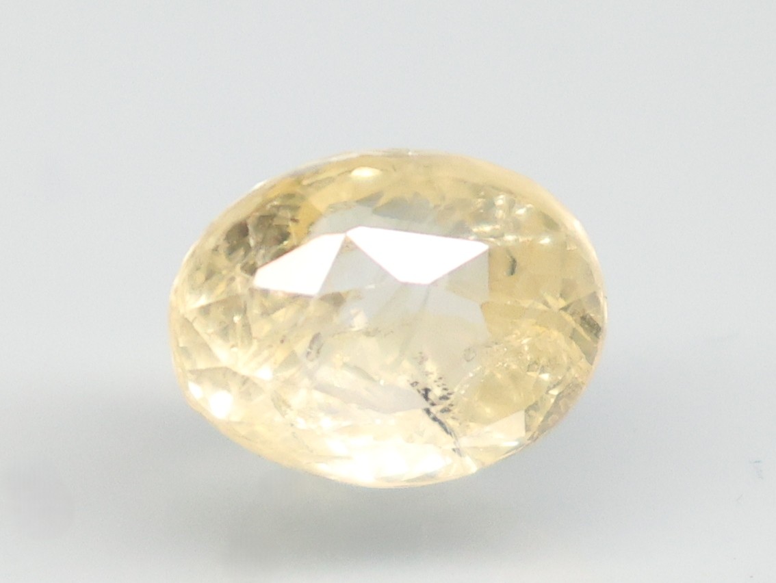 YELLOW SAPPHIRE 3.38 Ct.