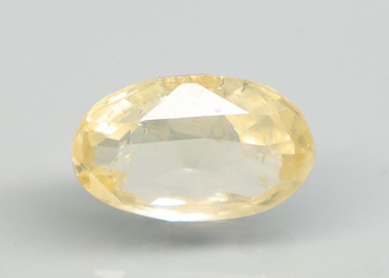 YELLOW SAPPHIRE 3.37 Ct.