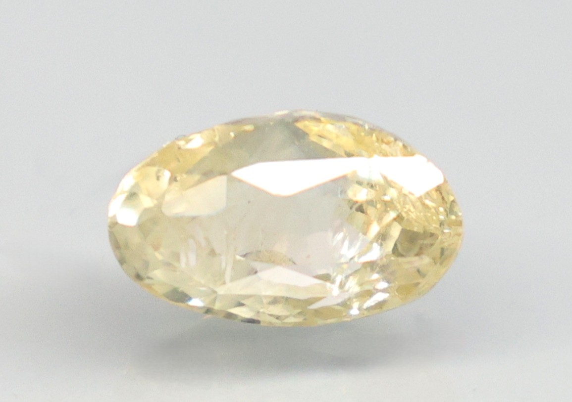 YELLOW SAPPHIRE 3.23 Ct.