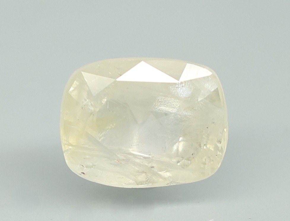 YELLOW SAPPHIRE 8.56 Ct.