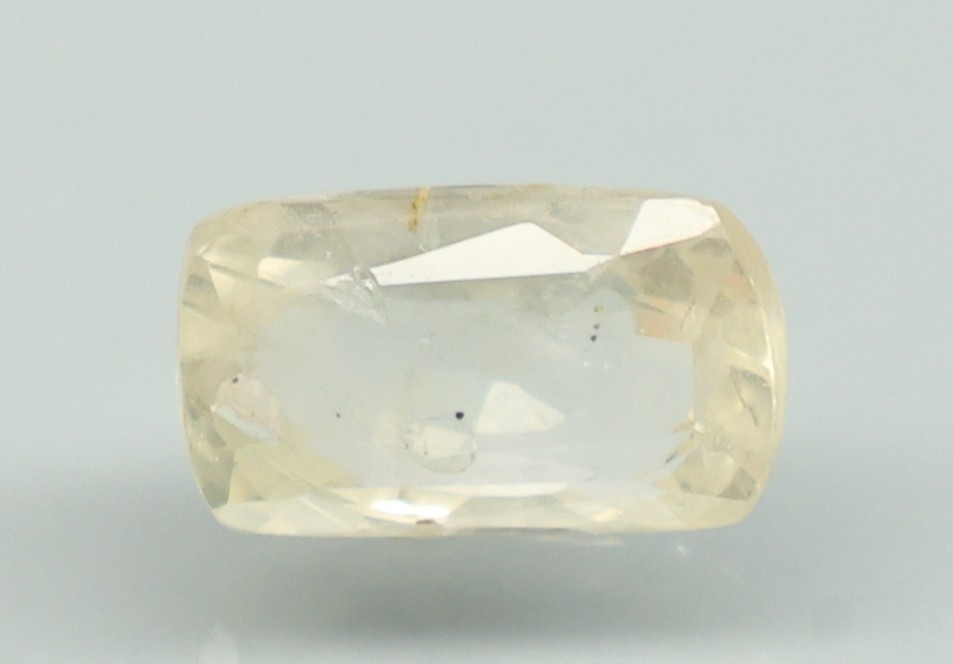 YELLOW SAPPHIRE 5.08 Ct.