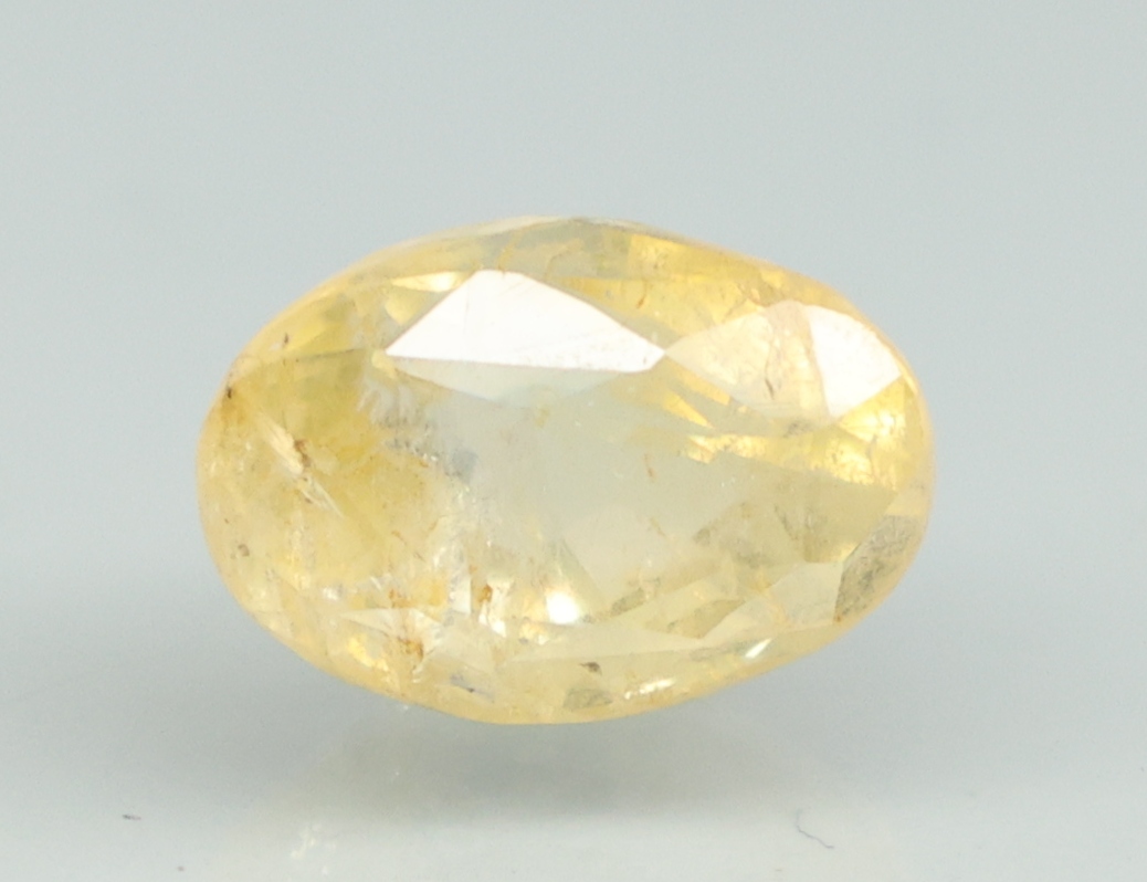 YELLOW SAPPHIRE 5.58 Ct.