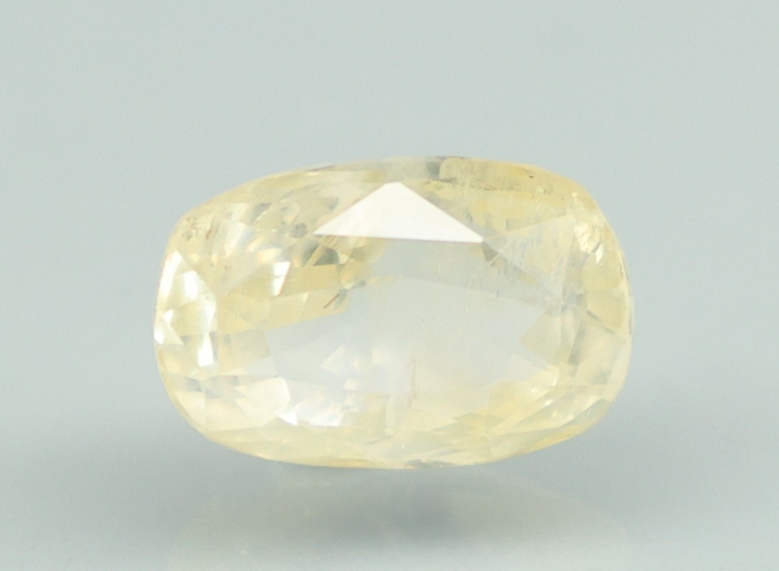 YELLOW SAPPHIRE 4.03 Ct.