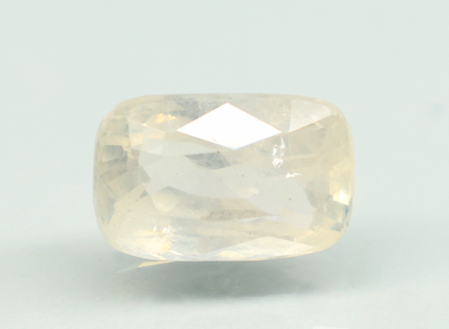 YELLOW SAPPHIRE 5.54 Ct.