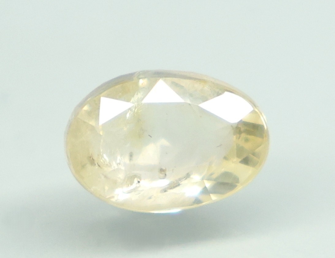 YELLOW SAPPHIRE 4.1 Ct.