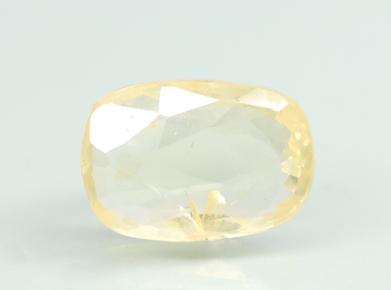 YELLOW SAPPHIRE 5.05 Ct.