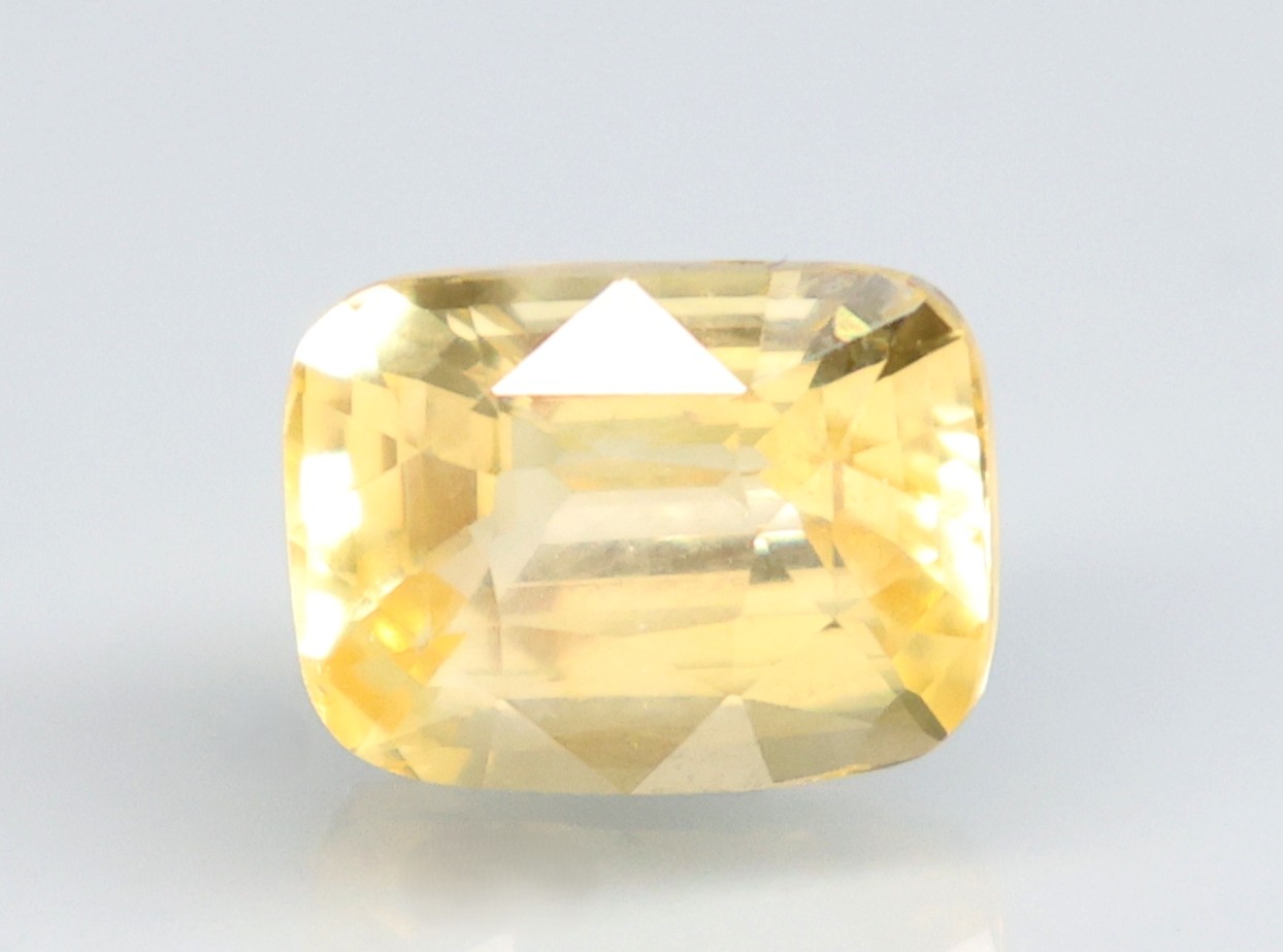 YELLOW SAPPHIRE 5.07 Ct.