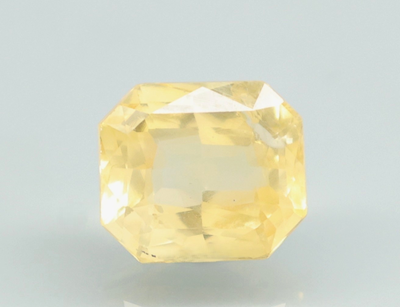 YELLOW SAPPHIRE 6.48 Ct.
