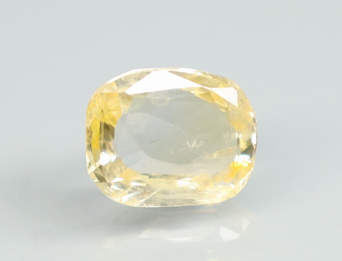 YELLOW SAPPHIRE 4.9 Ct.