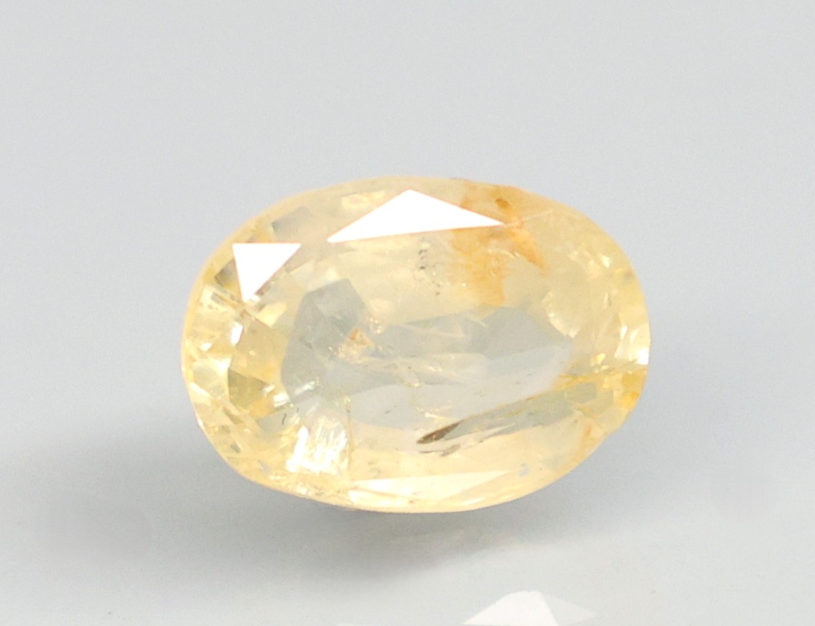 YELLOW SAPPHIRE 4.09 Ct.