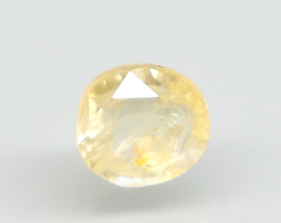 YELLOW SAPPHIRE 2.96 Ct.