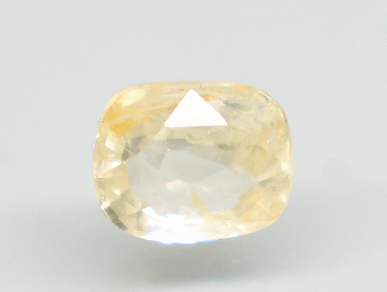 YELLOW SAPPHIRE 2.99 Ct.
