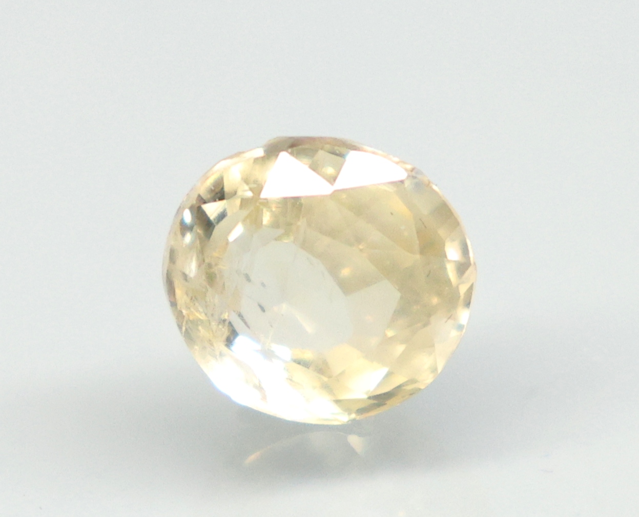 YELLOW SAPPHIRE 3.31 Ct.