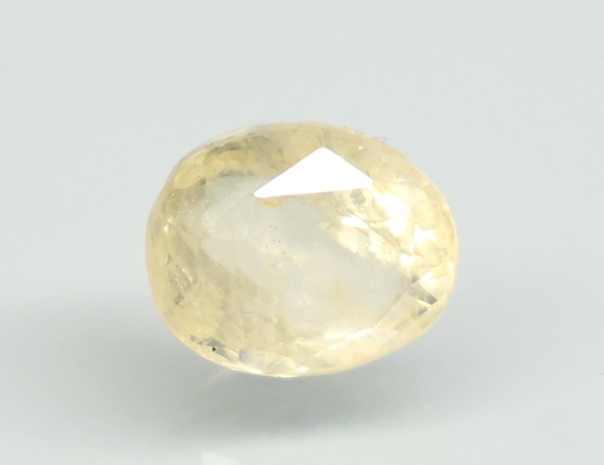 YELLOW SAPPHIRE 3.24 Ct.