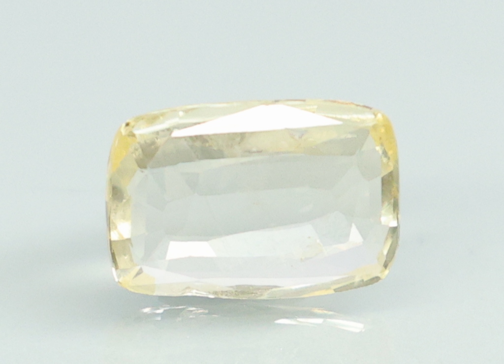 YELLOW SAPPHIRE 3.07 Ct.