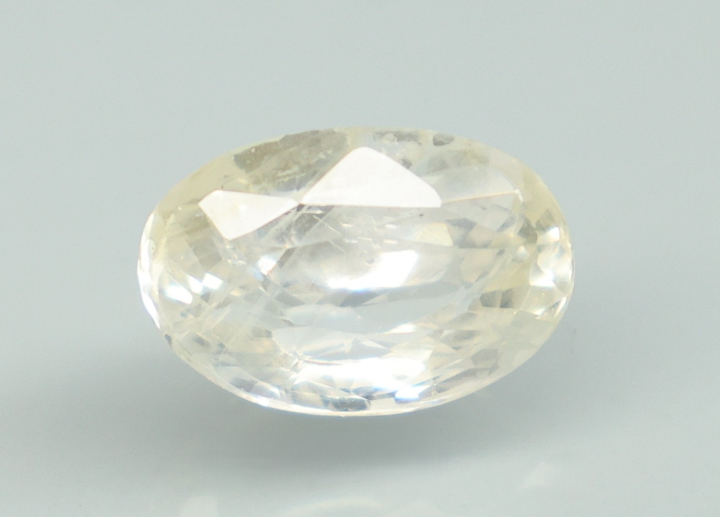YELLOW SAPPHIRE 4.6 Ct.