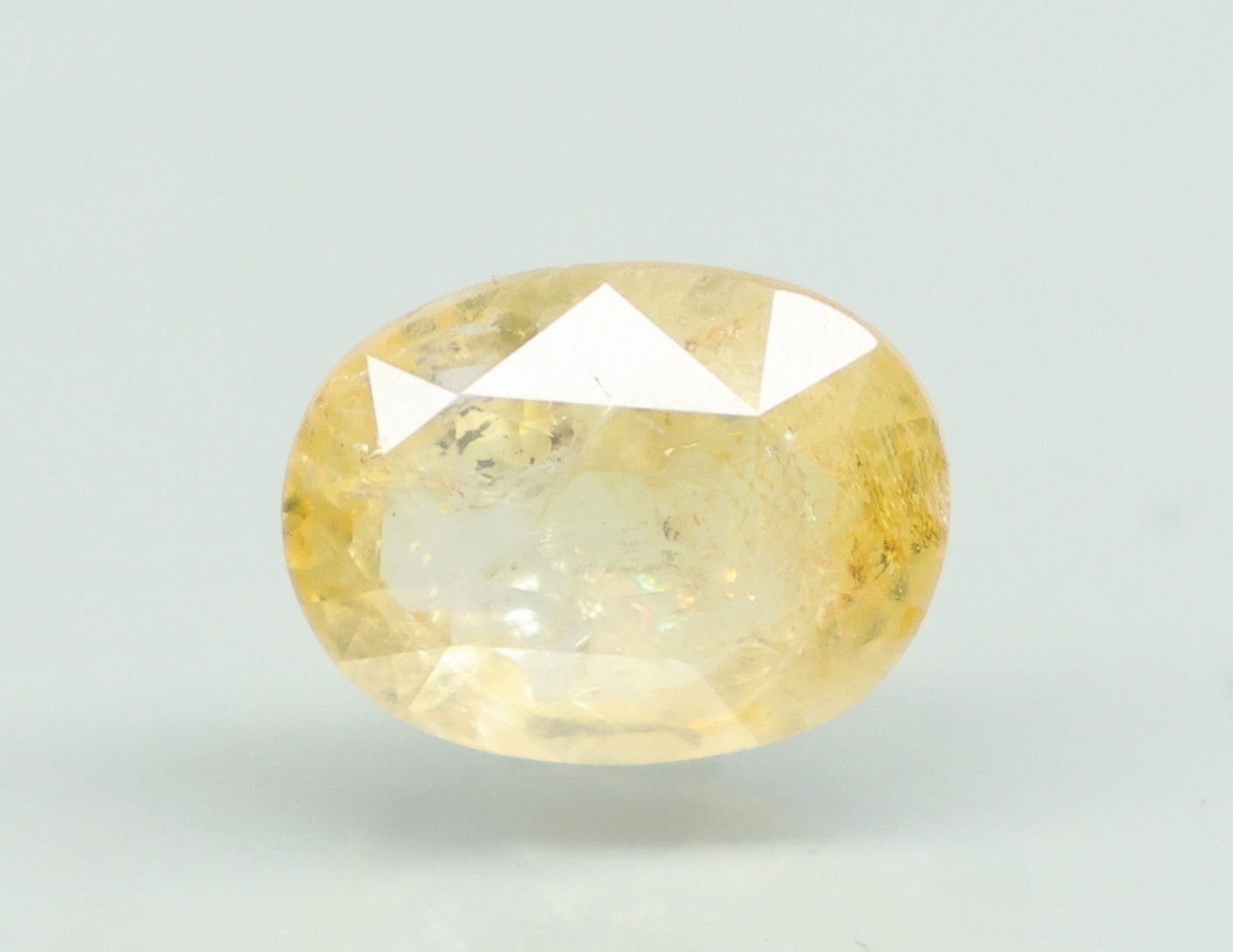 YELLOW SAPPHIRE 5.58 Ct.