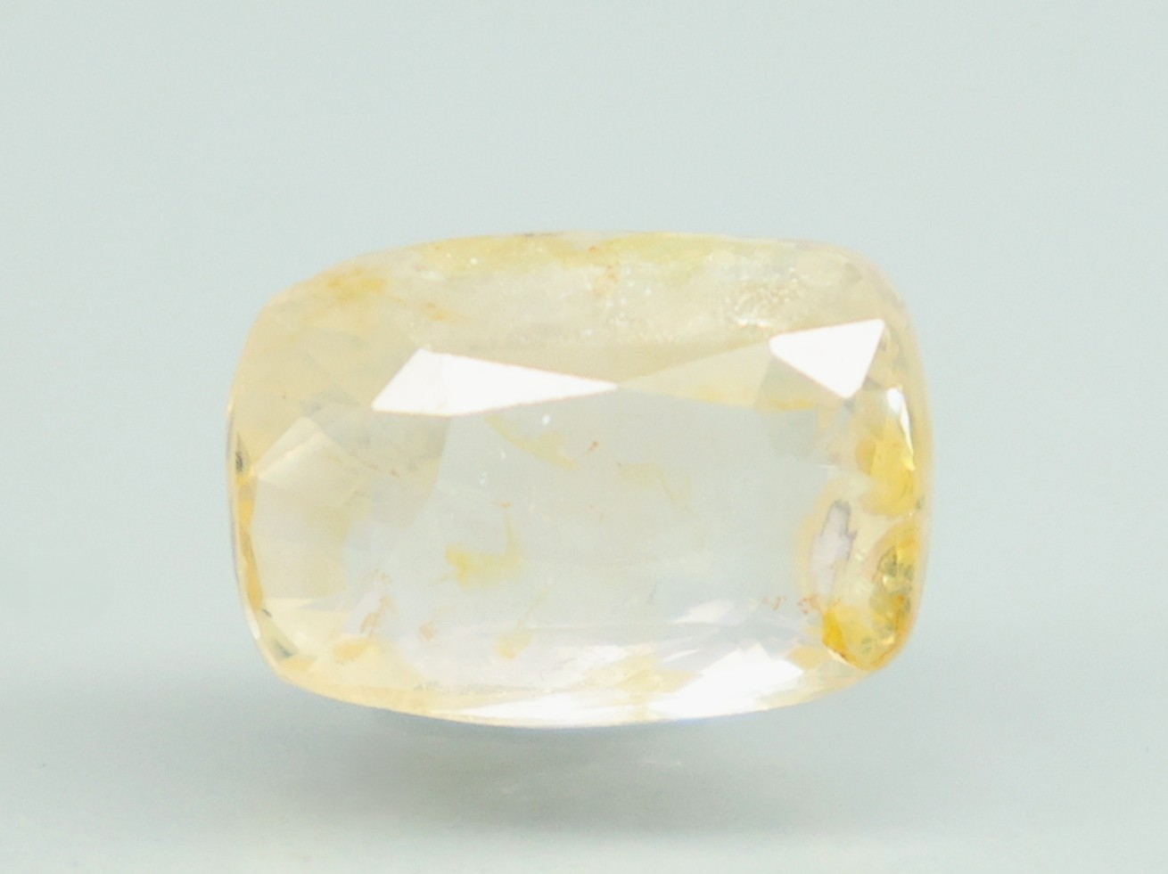 YELLOW SAPPHIRE 5.07 Ct.