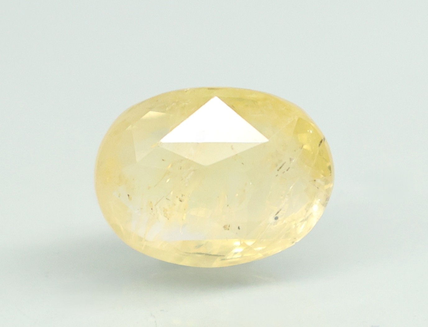 YELLOW SAPPHIRE 6.87 Ct.