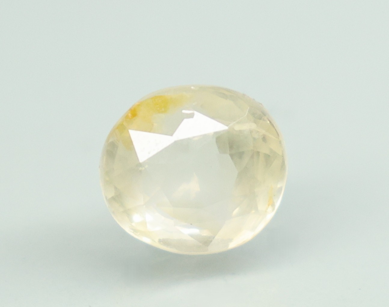 YELLOW SAPPHIRE 4.61 Ct.