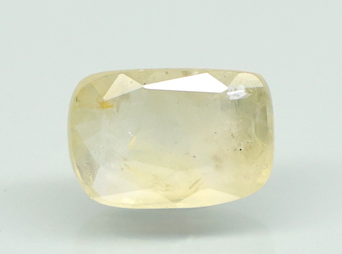 YELLOW SAPPHIRE 4.79 Ct.