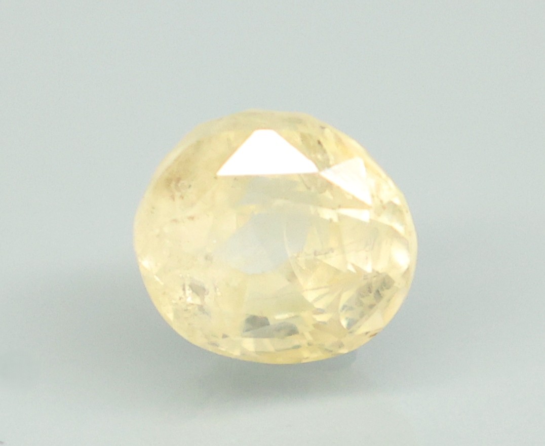 YELLOW SAPPHIRE 4.22 Ct.