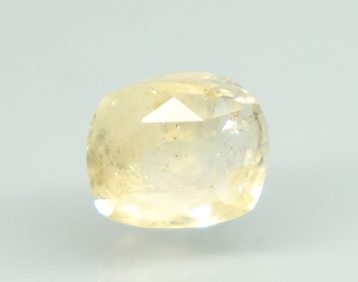 YELLOW SAPPHIRE 2.93 Ct.