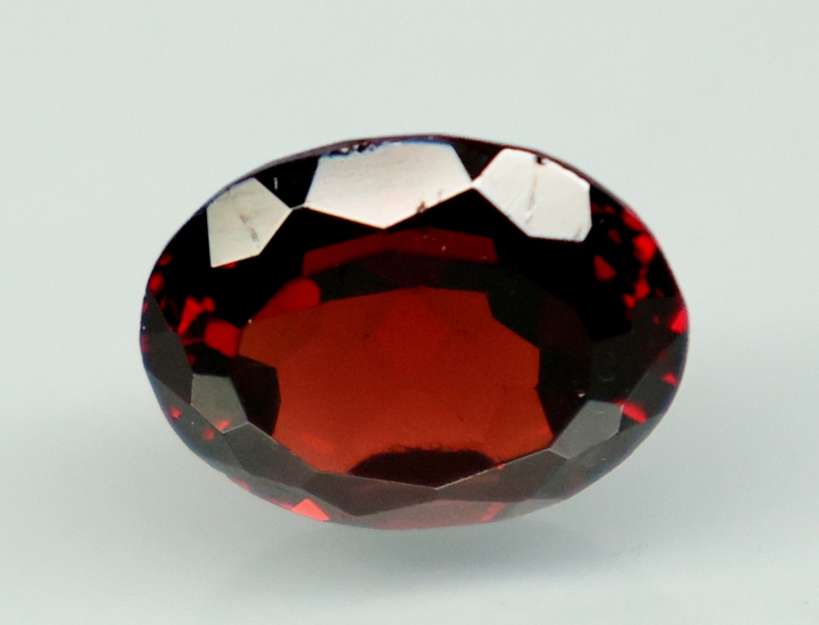 GARNET 4.05 Ct.