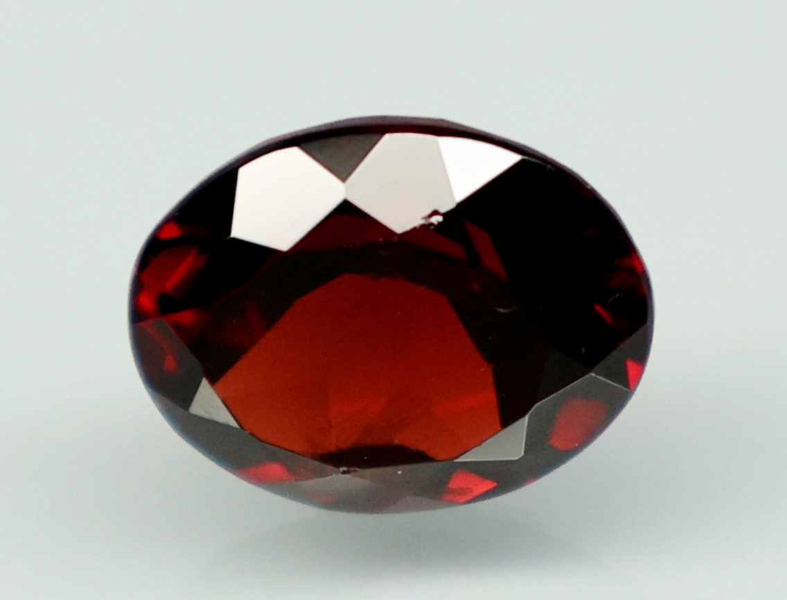 GARNET 3.85 Ct.